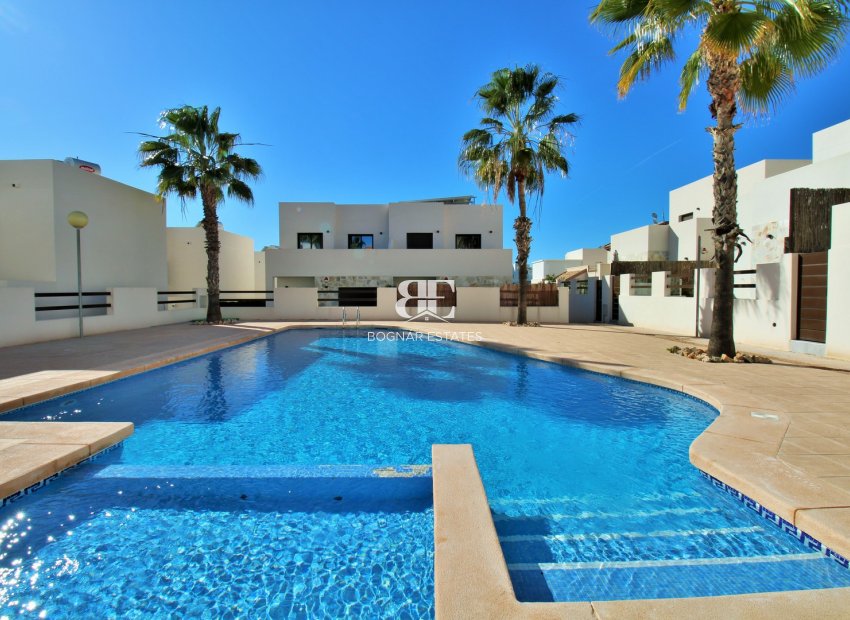 Resale - Villa -
Villamartín - PAU 8