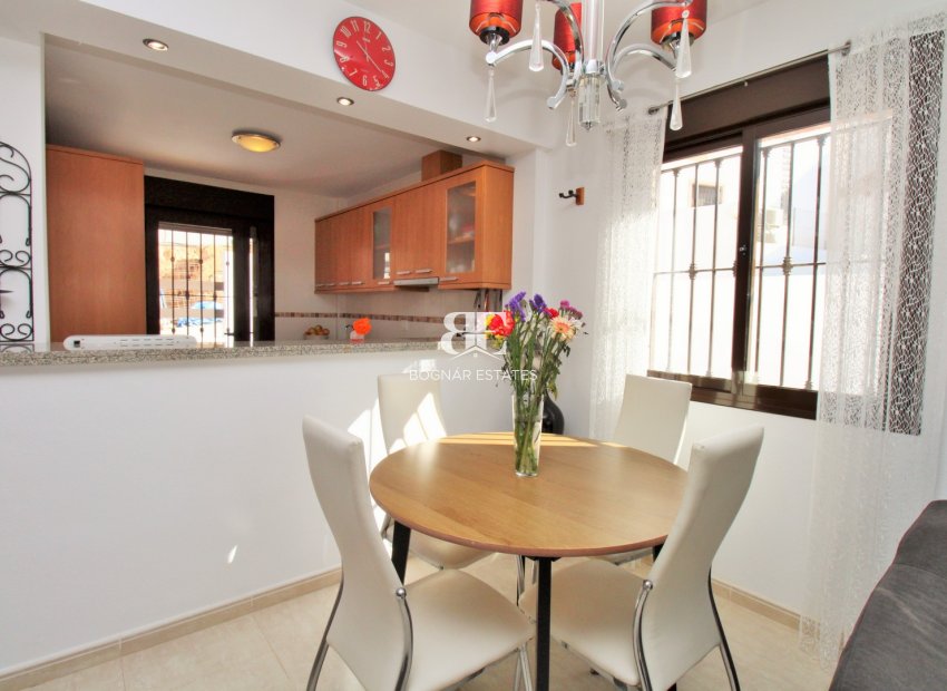 Resale - Villa -
Villamartín - PAU 8