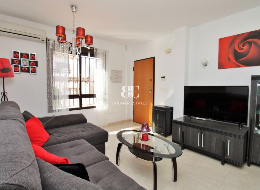 Resale - Villa -
Villamartín - PAU 8