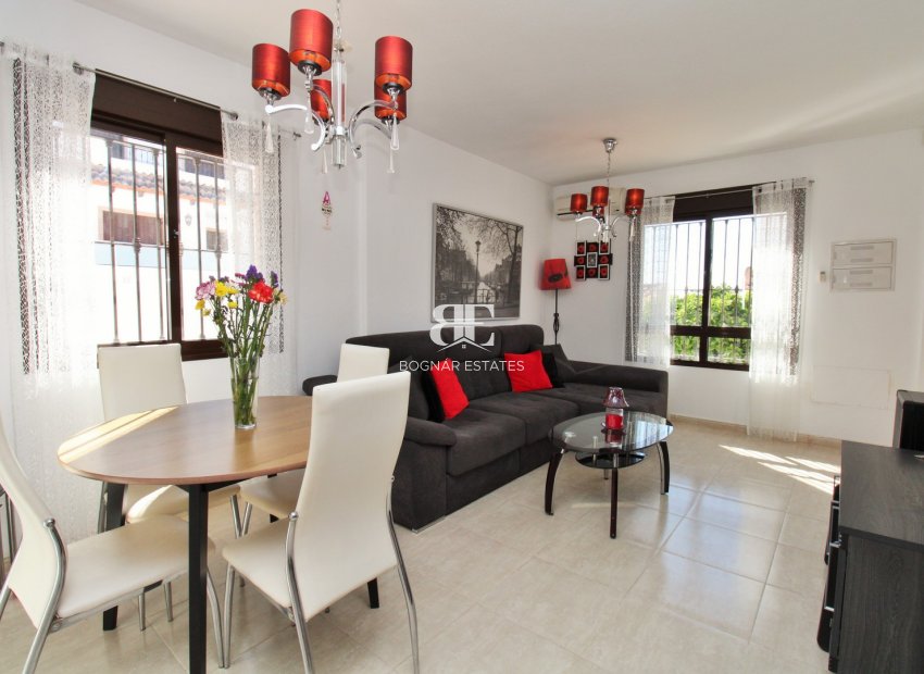 Resale - Villa -
Villamartín - PAU 8
