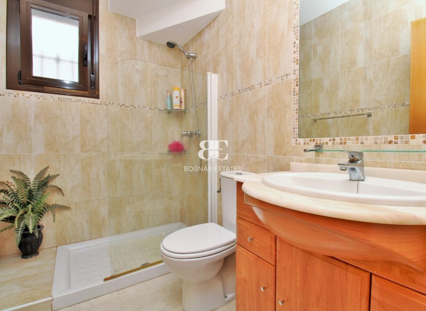 Resale - Villa -
Villamartín - PAU 8
