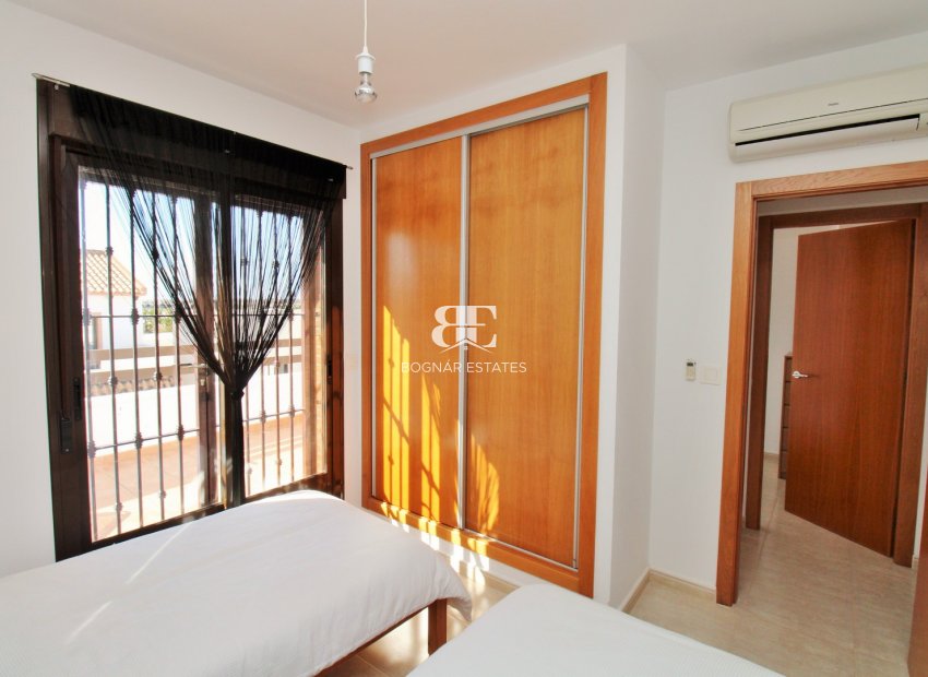 Resale - Villa -
Villamartín - PAU 8
