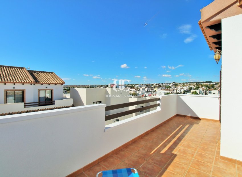 Resale - Villa -
Villamartín - PAU 8