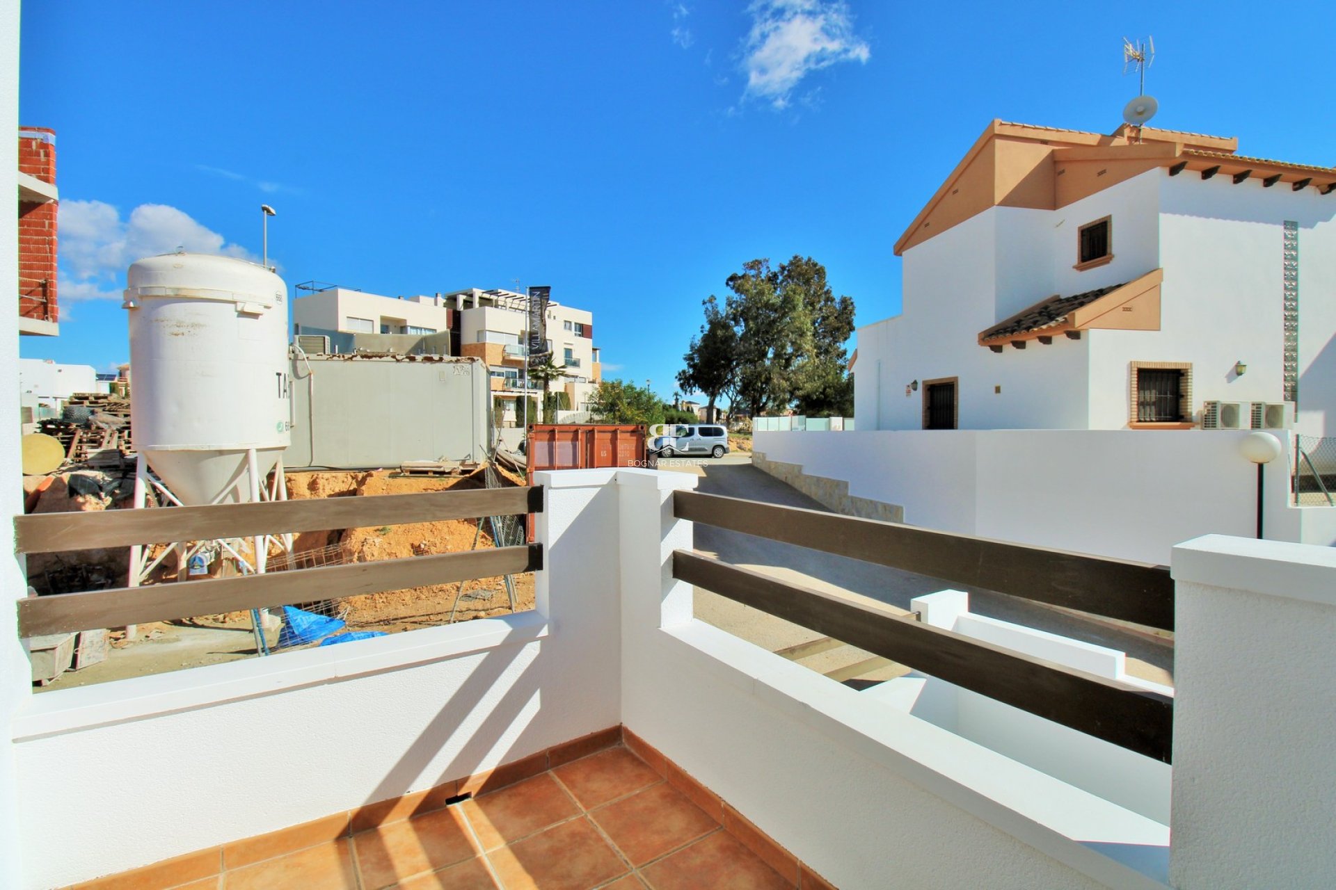 Resale - Villa -
Villamartín - PAU 8