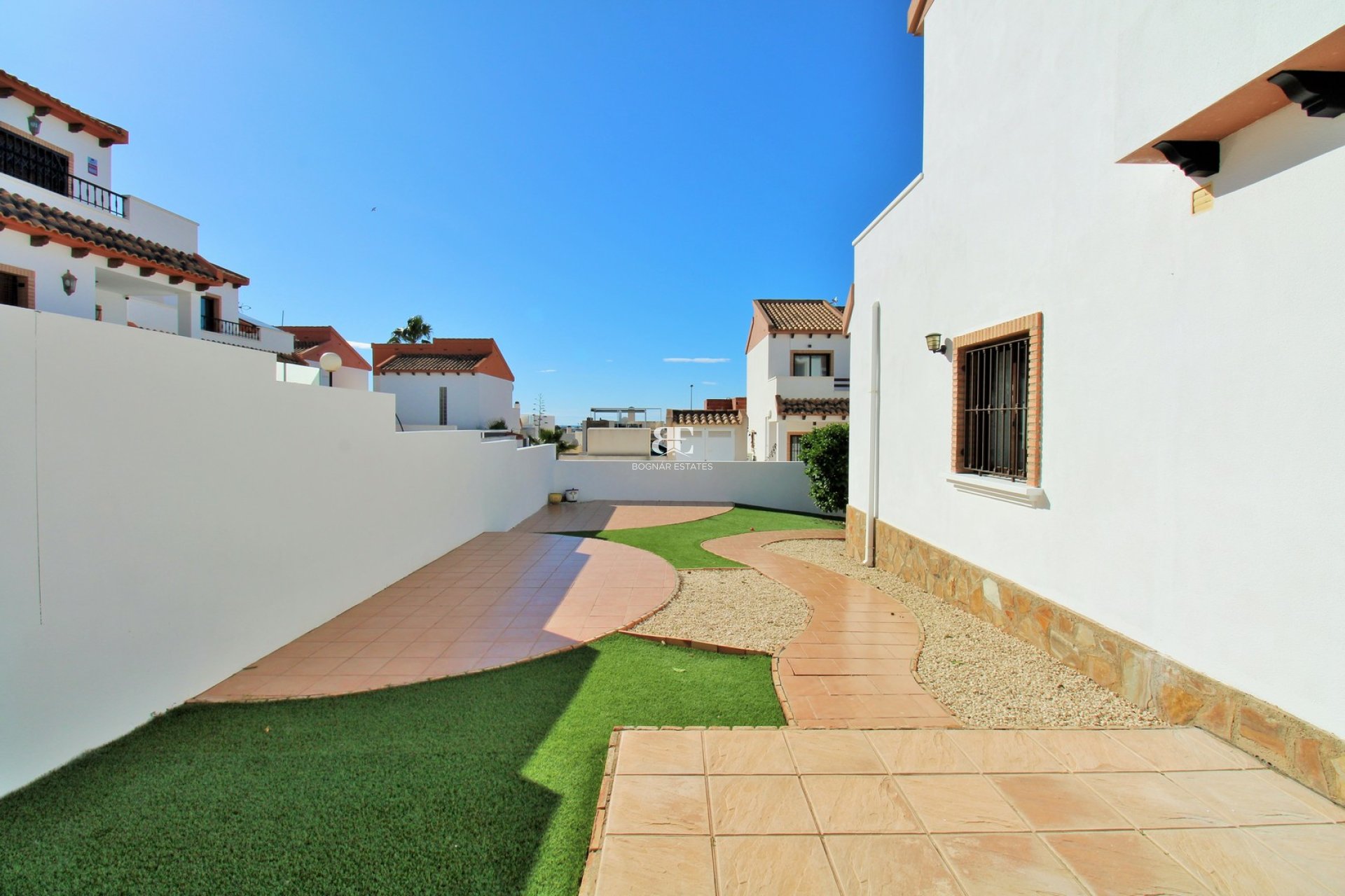Resale - Villa -
Villamartín - PAU 8