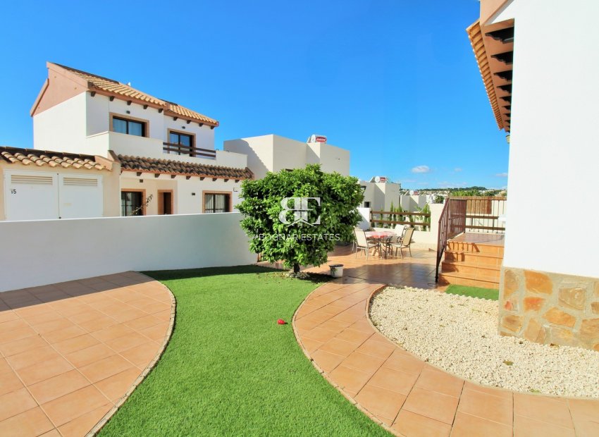 Resale - Villa -
Villamartín - PAU 8