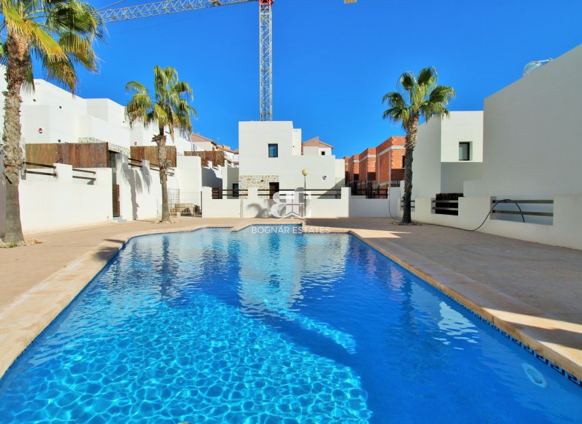Resale - Villa -
Villamartín - PAU 8