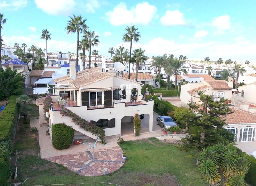 Resale - Villa -
Villamartín