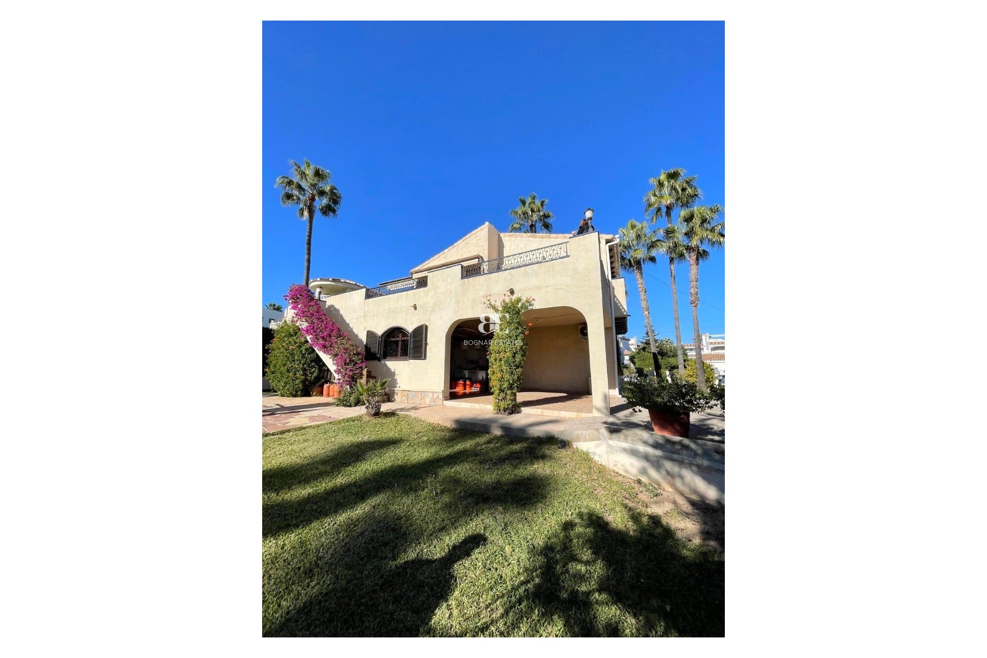 Resale - Villa -
Villamartín