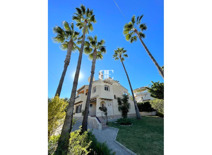 Resale - Villa -
Villamartín