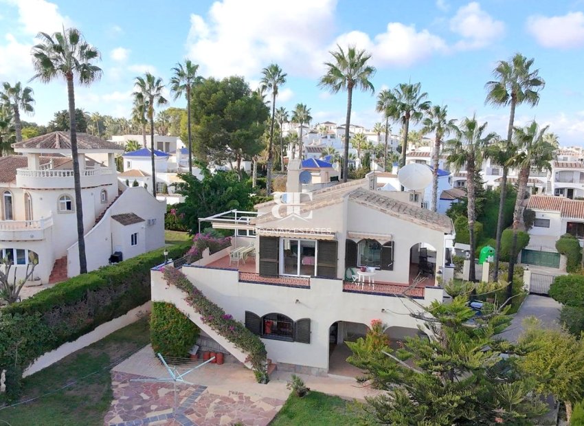 Resale - Villa -
Villamartín