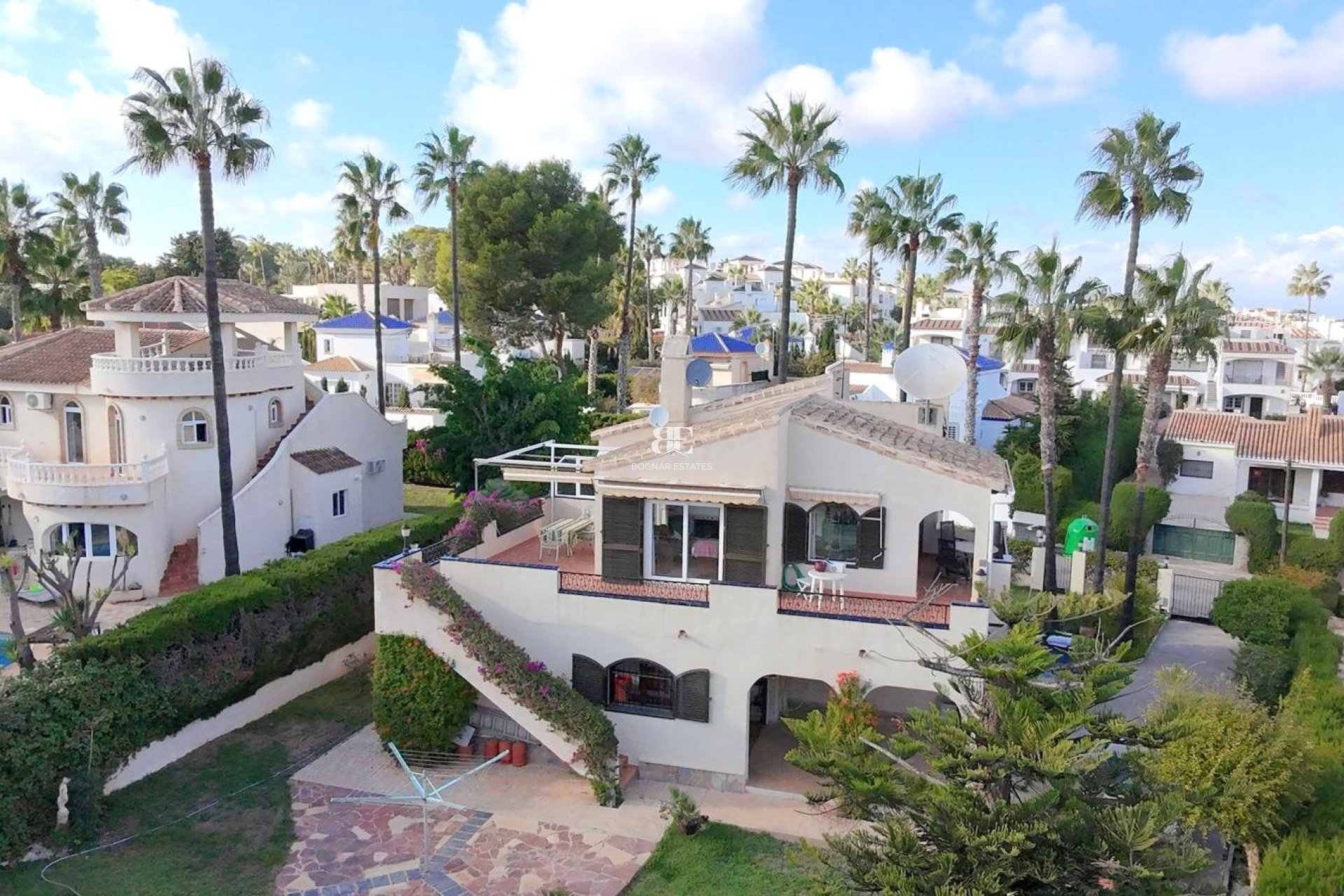 Resale - Villa -
Villamartín