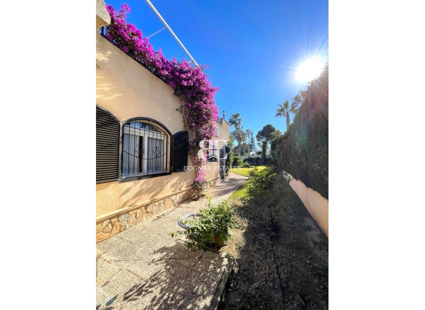 Resale - Villa -
Villamartín