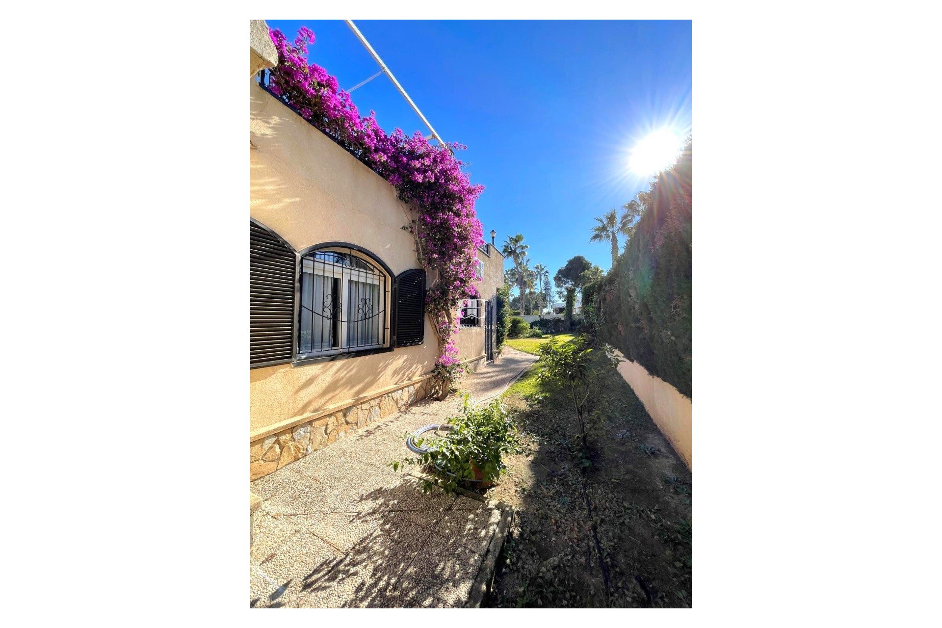 Resale - Villa -
Villamartín