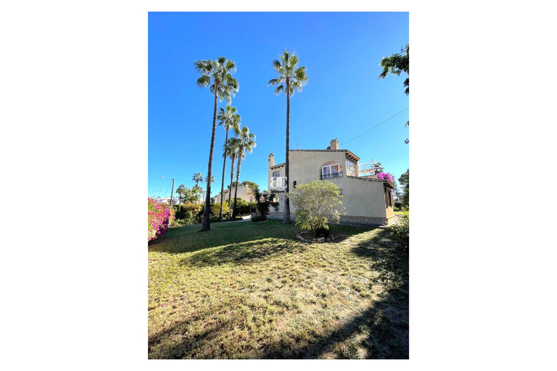 Resale - Villa -
Villamartín