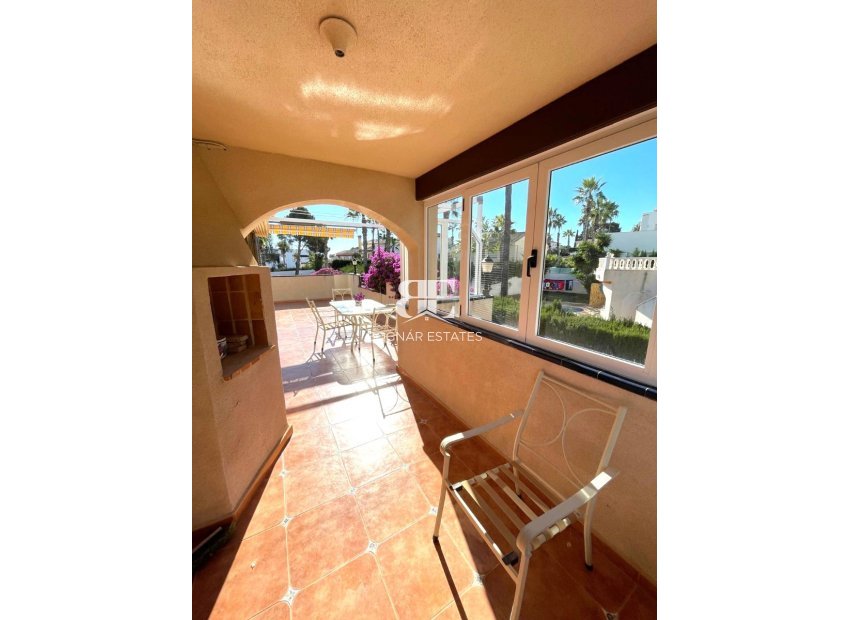 Resale - Villa -
Villamartín