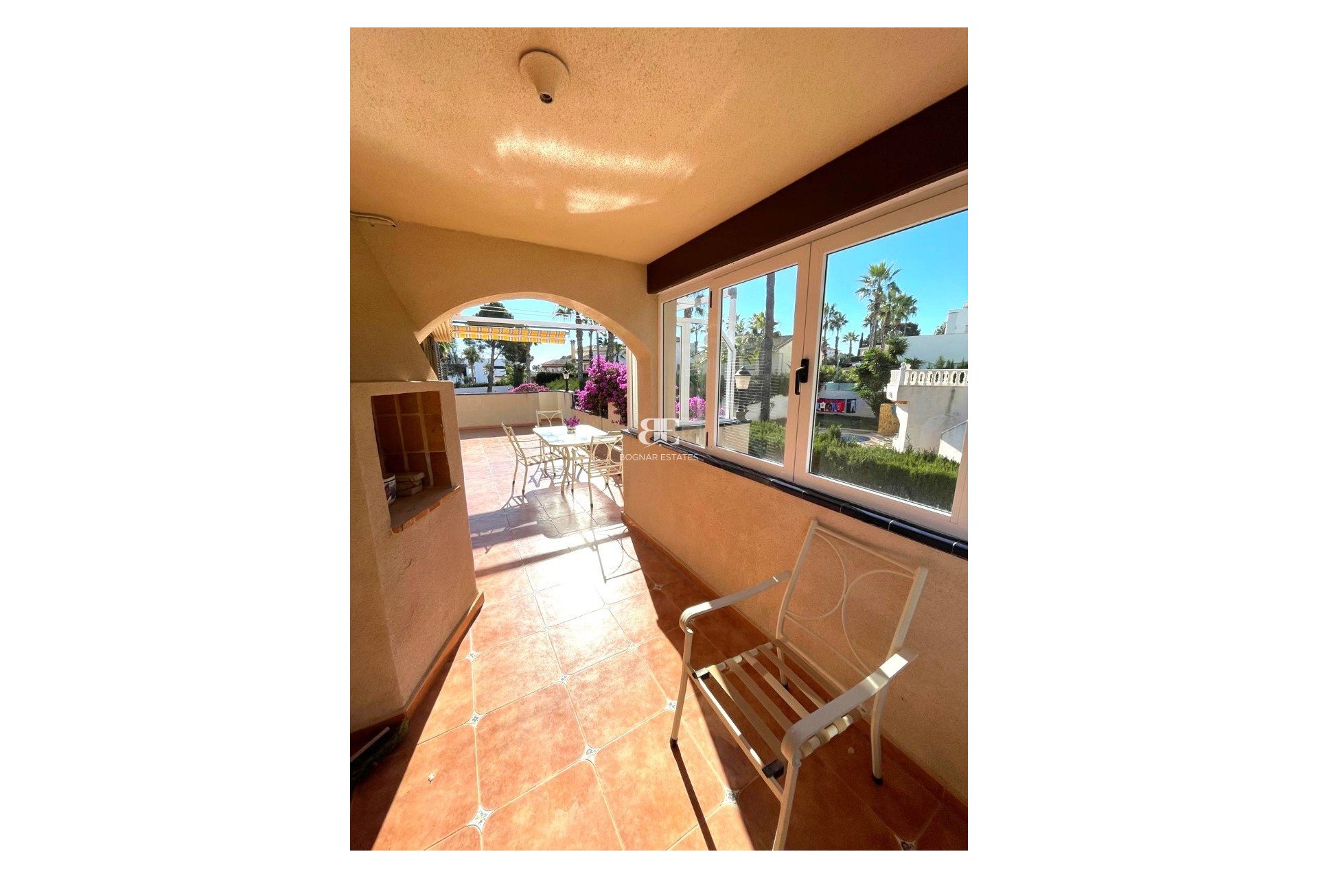 Resale - Villa -
Villamartín