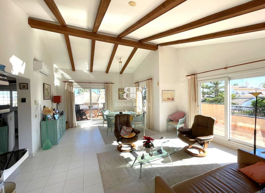 Resale - Villa -
Villamartín