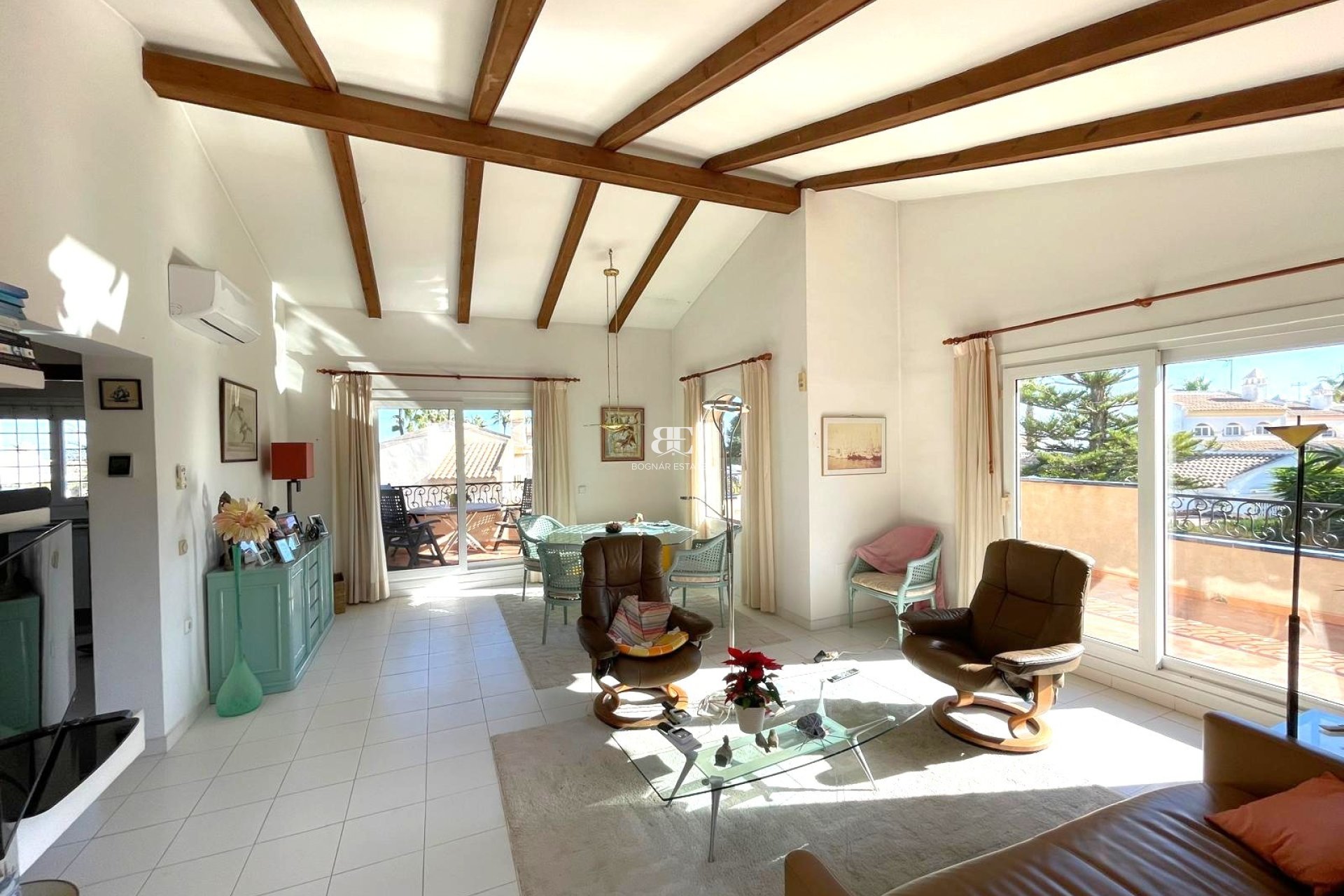 Resale - Villa -
Villamartín