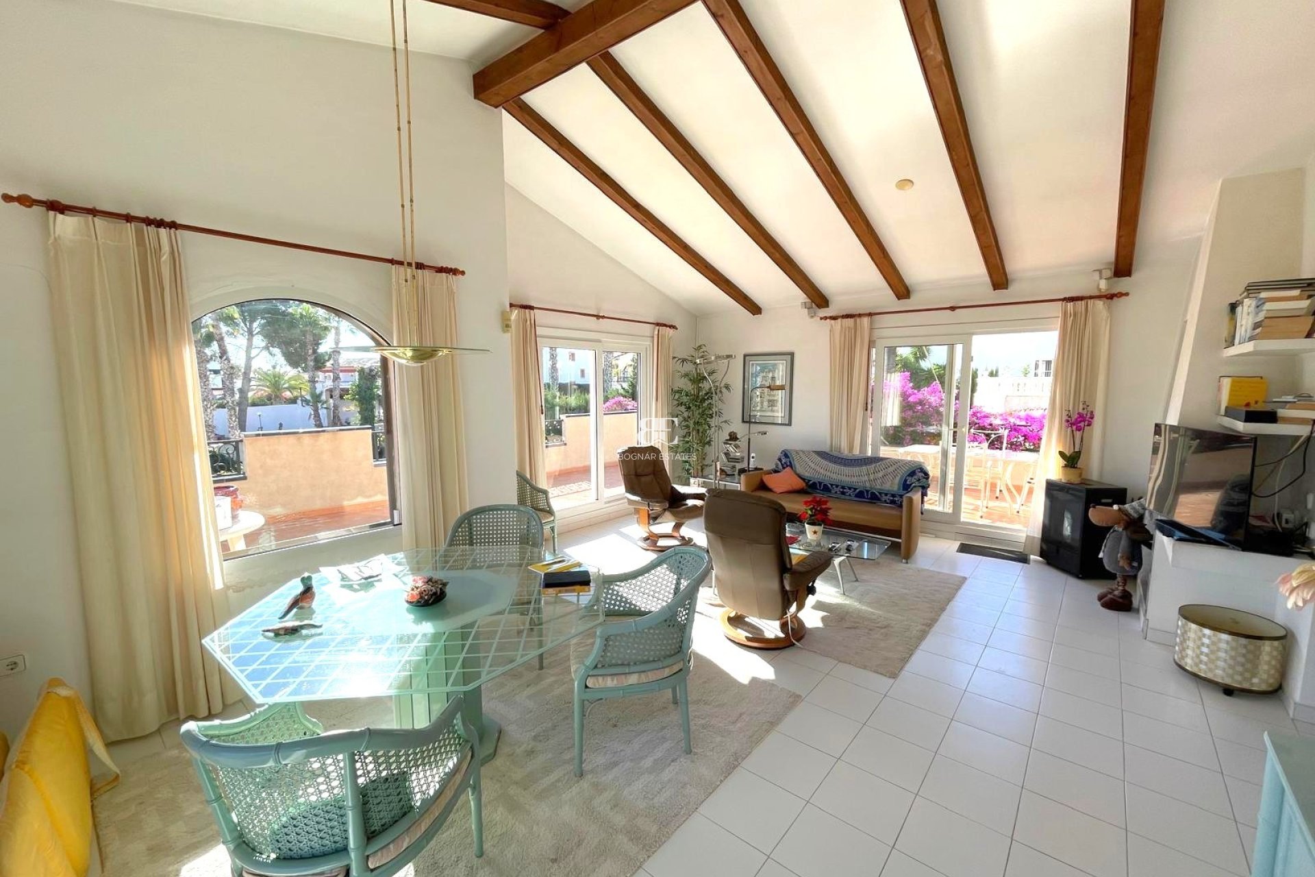 Resale - Villa -
Villamartín