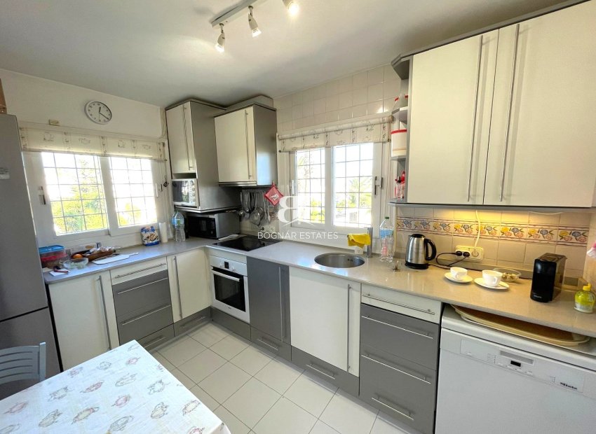 Resale - Villa -
Villamartín