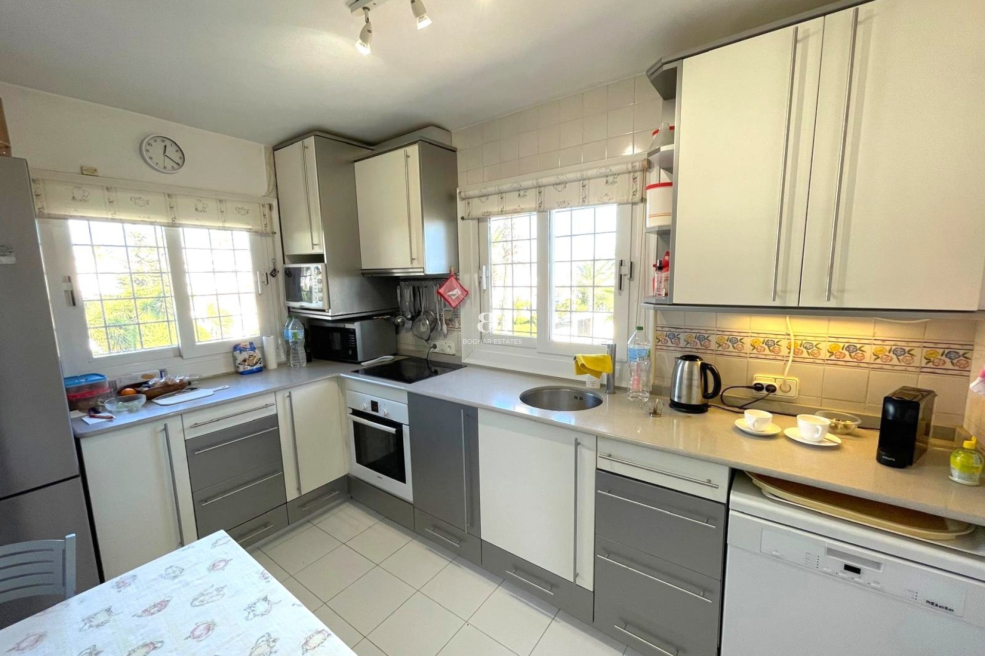 Resale - Villa -
Villamartín