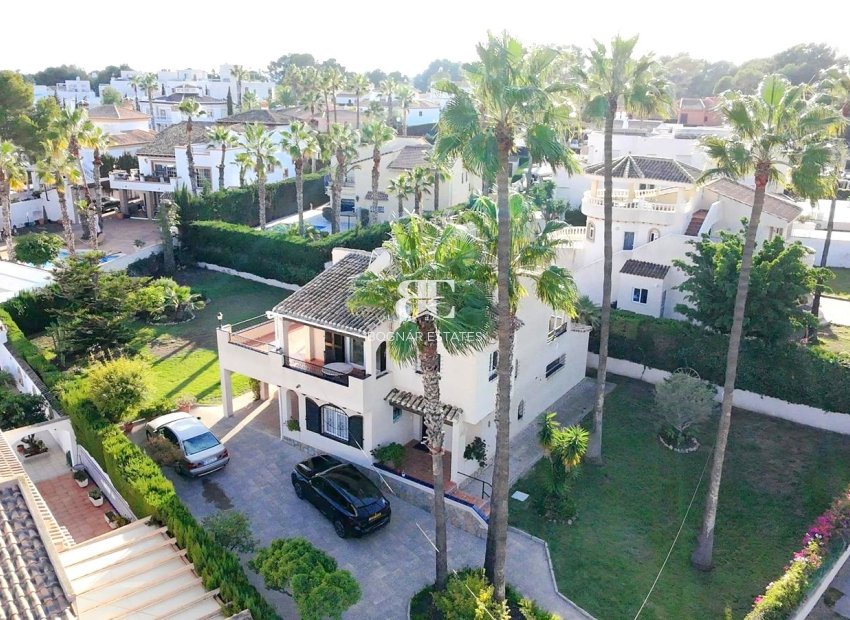 Resale - Villa -
Villamartín