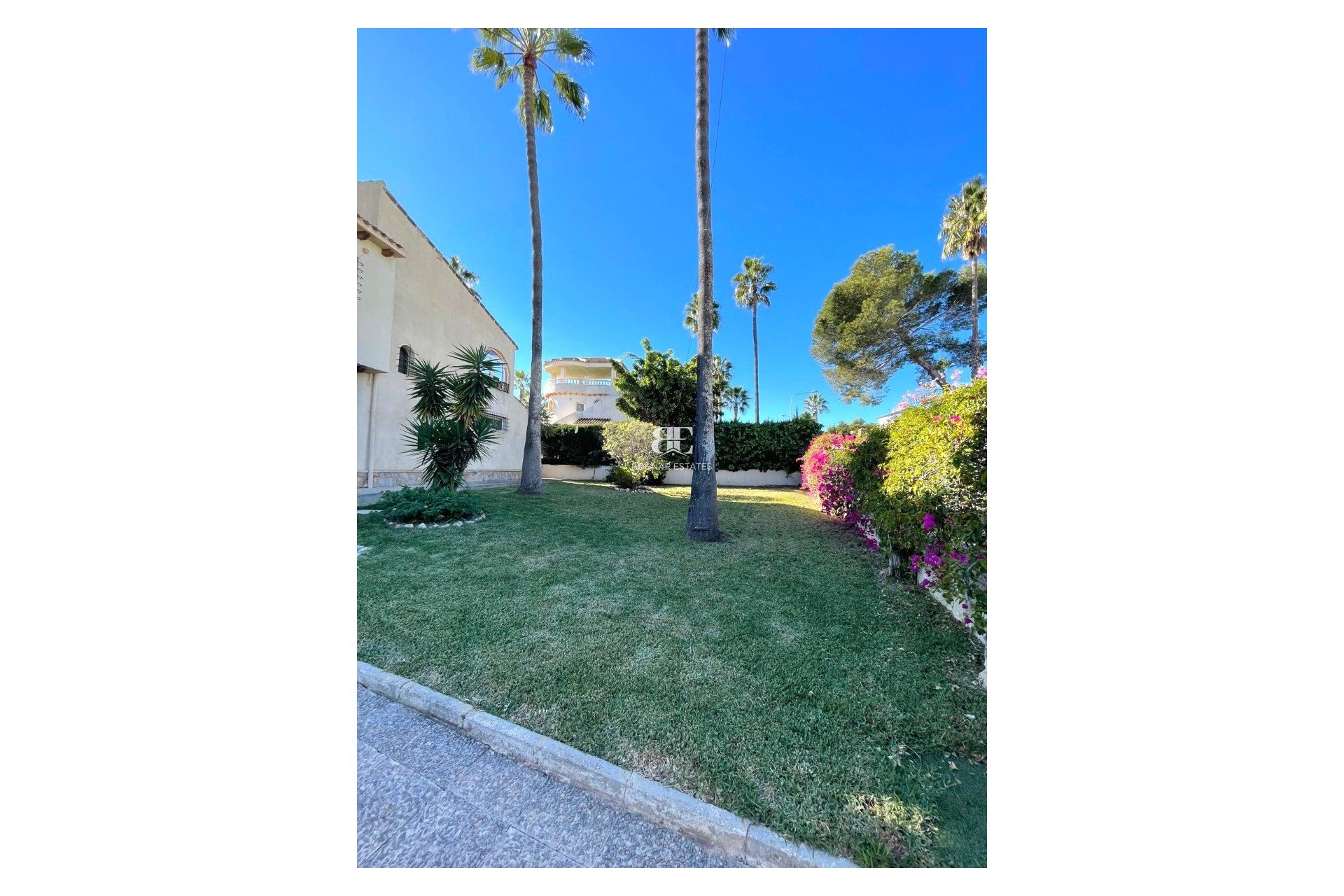 Resale - Villa -
Villamartín