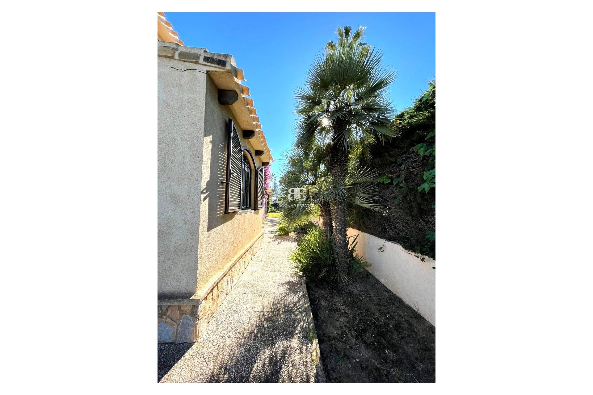 Resale - Villa -
Villamartín