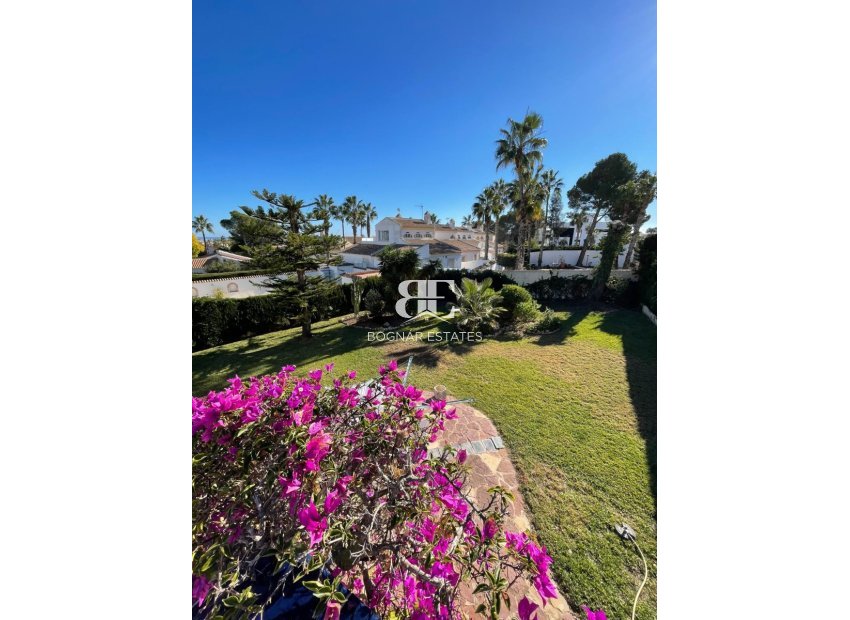 Resale - Villa -
Villamartín