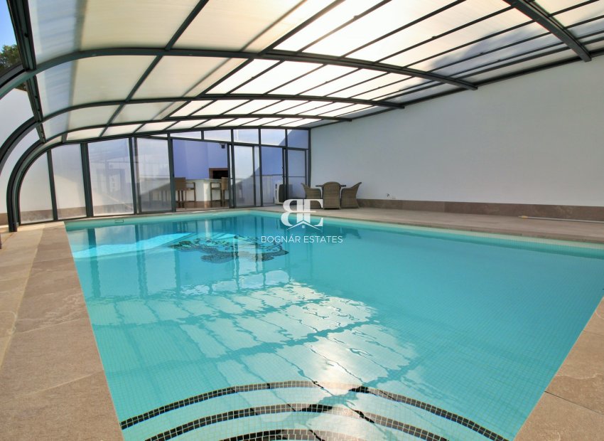 Resale - Villa -
Villamartín