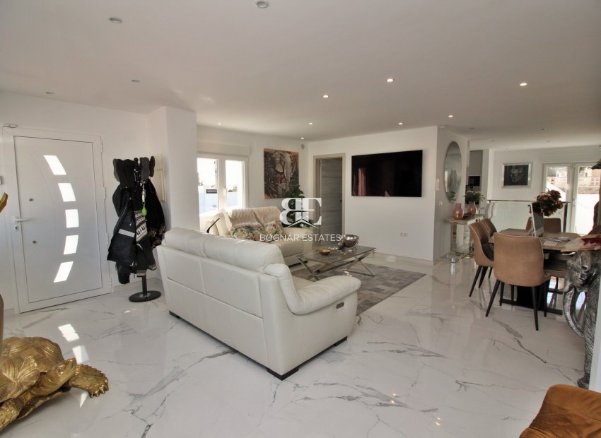 Resale - Villa -
Villamartín