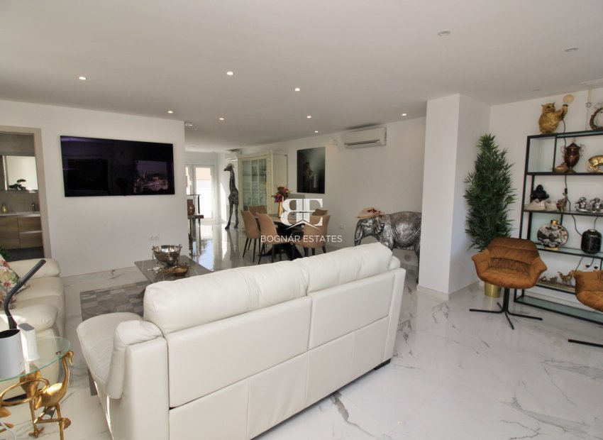 Resale - Villa -
Villamartín