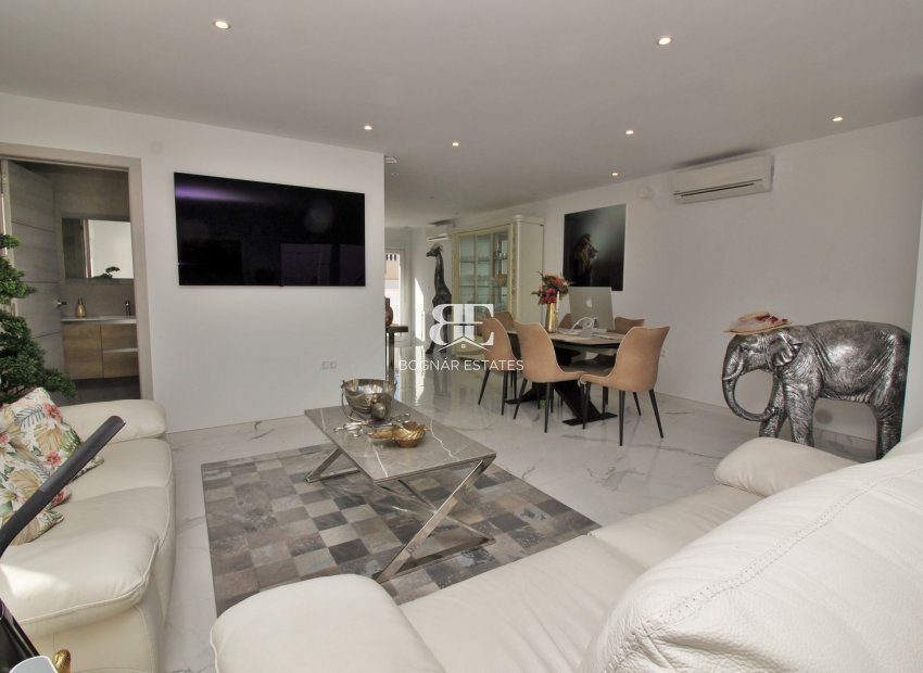 Resale - Villa -
Villamartín
