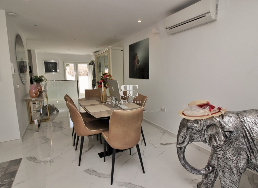 Resale - Villa -
Villamartín