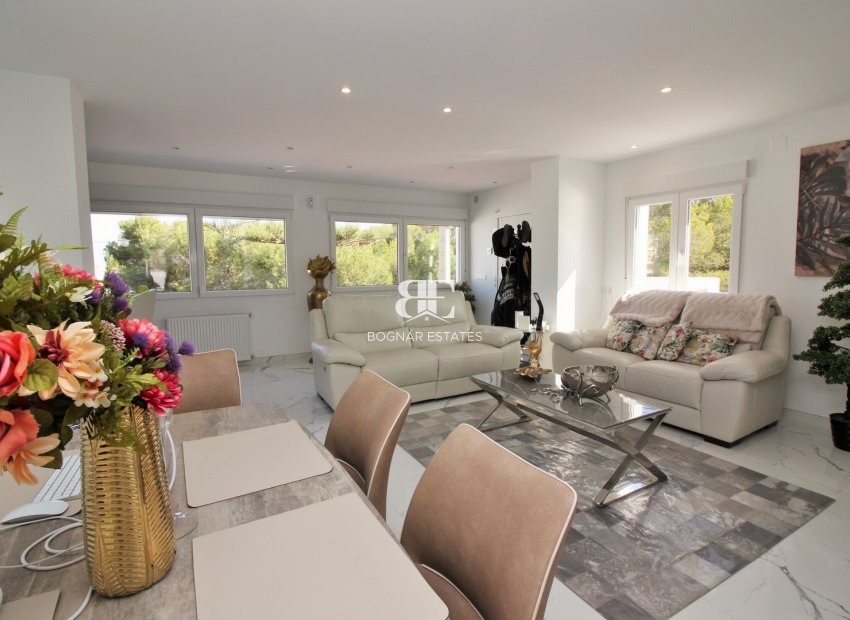 Resale - Villa -
Villamartín