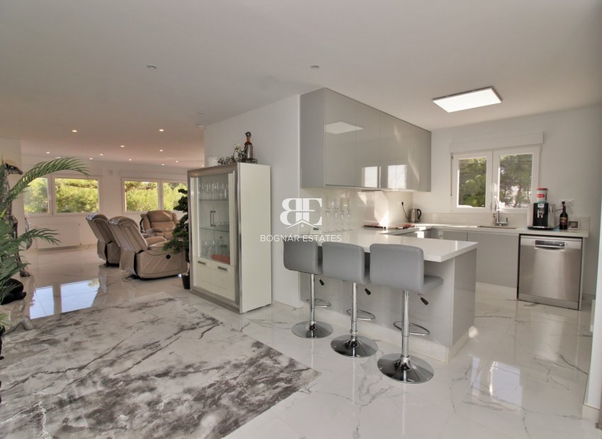 Resale - Villa -
Villamartín