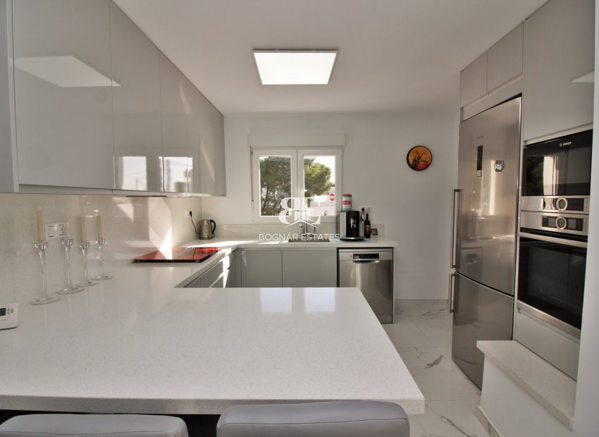 Resale - Villa -
Villamartín