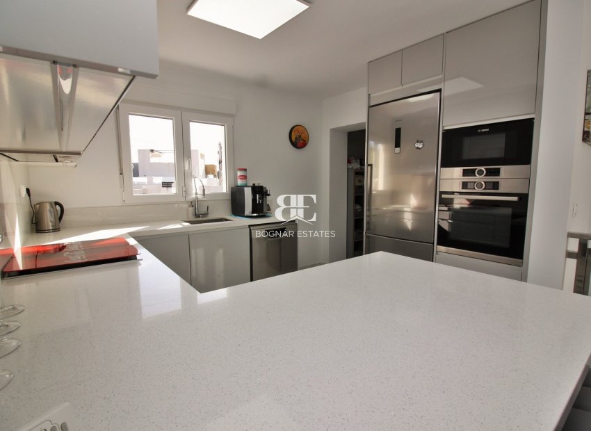 Resale - Villa -
Villamartín