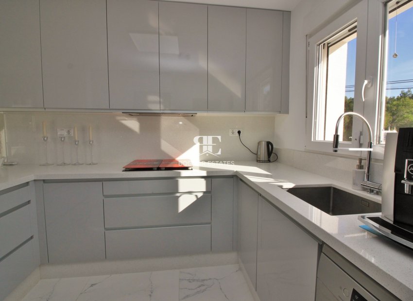 Resale - Villa -
Villamartín