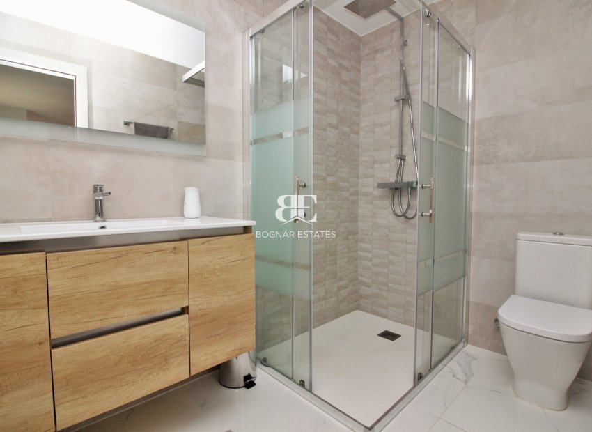 Resale - Villa -
Villamartín