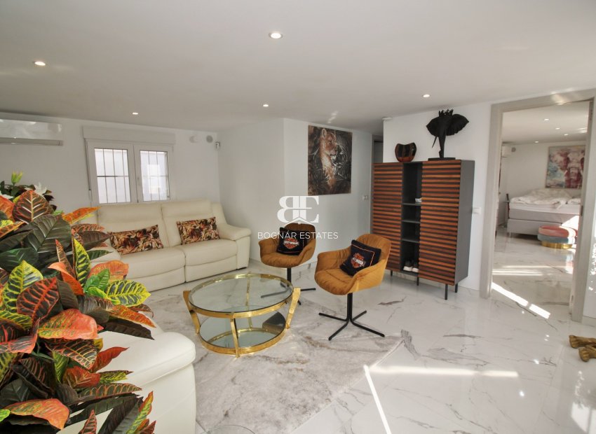 Resale - Villa -
Villamartín
