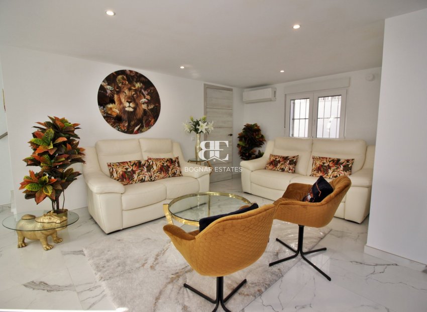 Resale - Villa -
Villamartín
