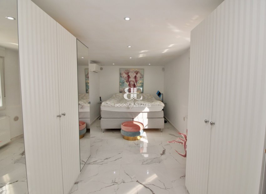 Resale - Villa -
Villamartín