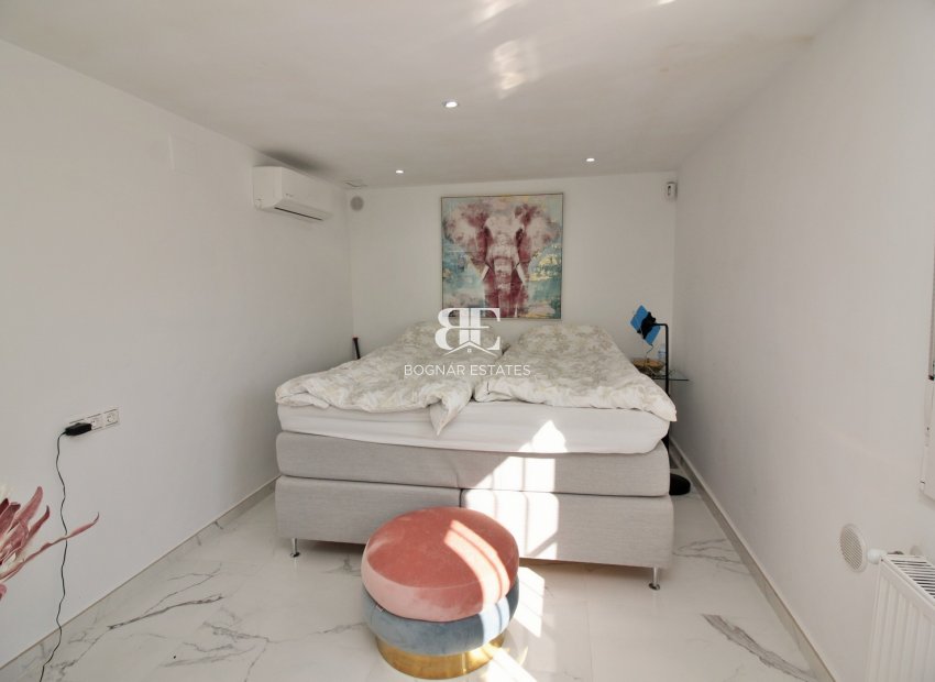 Resale - Villa -
Villamartín