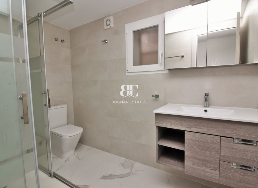 Resale - Villa -
Villamartín
