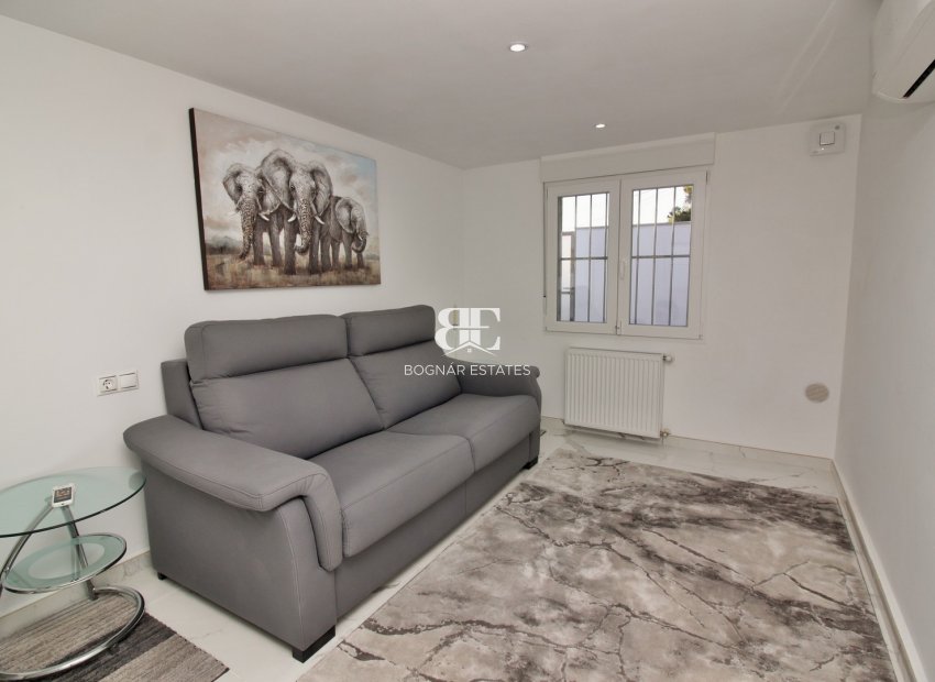 Resale - Villa -
Villamartín
