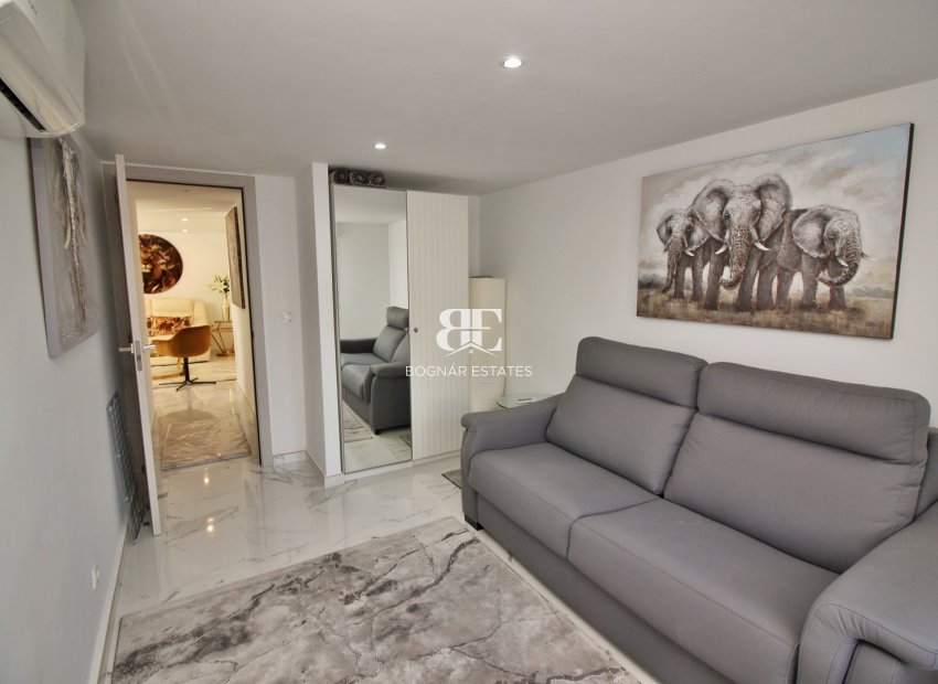 Resale - Villa -
Villamartín