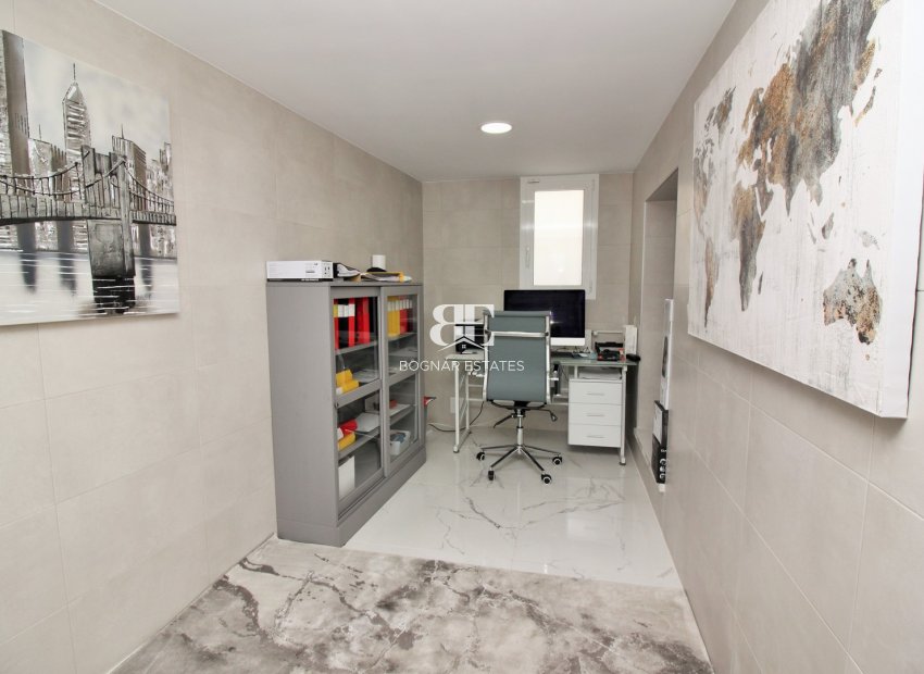 Resale - Villa -
Villamartín