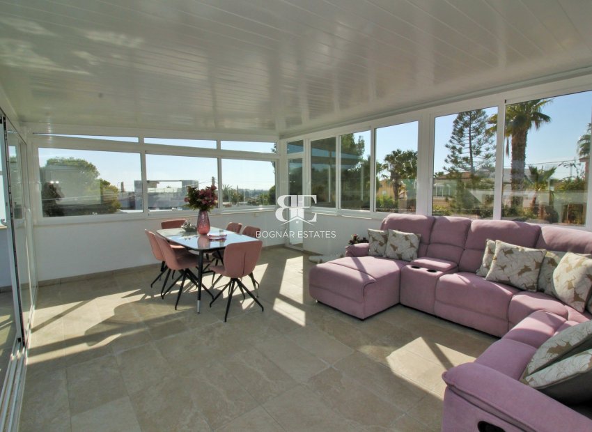 Resale - Villa -
Villamartín